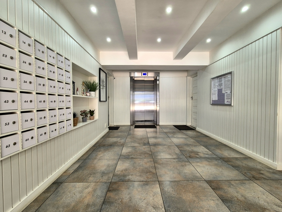 2 Bedroom Property for Sale in Wynberg Upper Western Cape